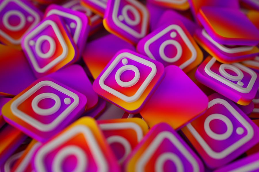 Instagram: The Colorful World of Social Media